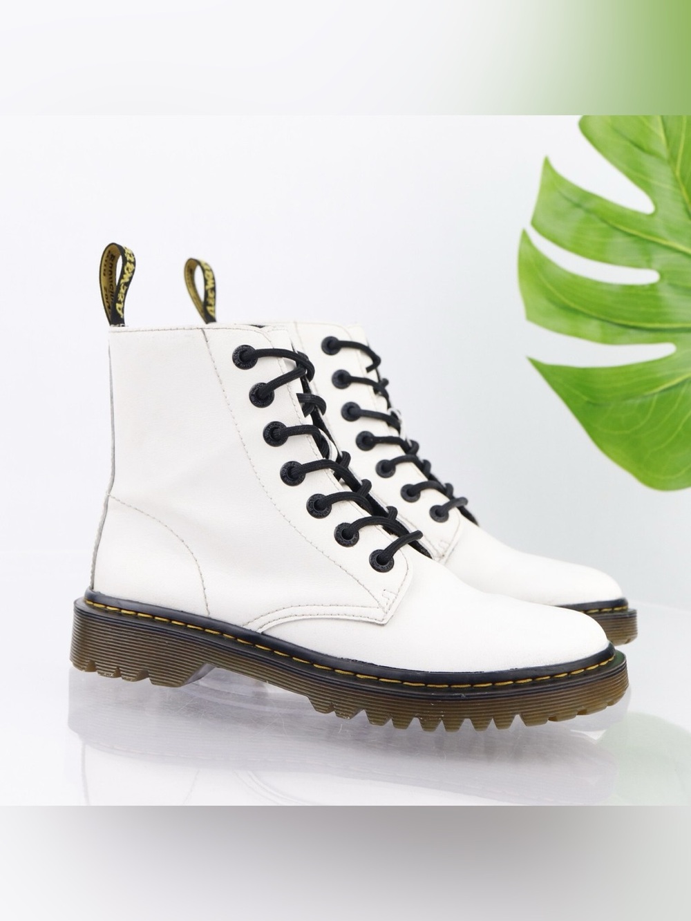 NWOT Dr. Martens Luana White Leather Lace Up Combat Boots Women's Size 9L